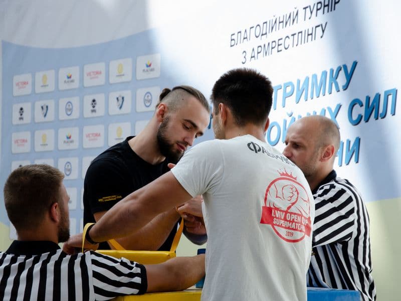 Благодійний турнір з армрестлінгу на підтримку ЗСУ