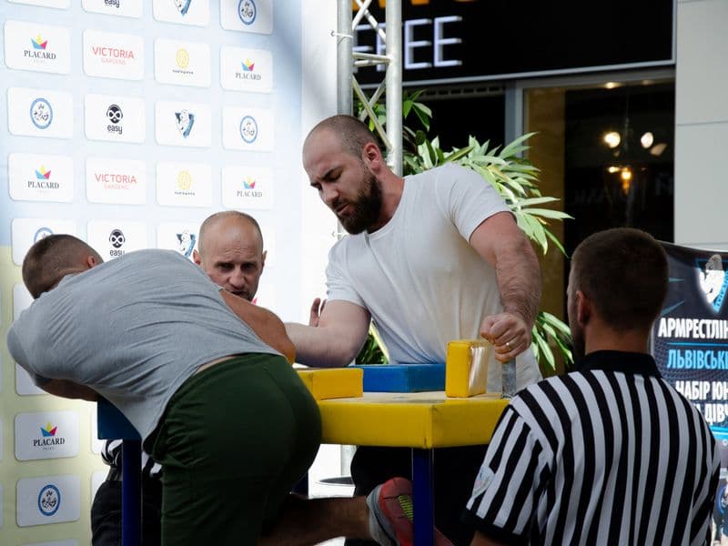 Благодійний турнір з армрестлінгу на підтримку ЗСУ