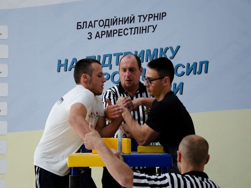 Благодійний турнір з армрестлінгу на підтримку ЗСУ